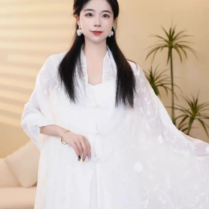 夏季刺绣盘扣披肩2025新款时尚百搭防晒旅行拍照外搭薄款披风开衫