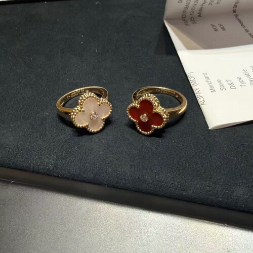 幸运草戒指全新高定品质中钻白贝母18k白金满钻边钻万花筒虎眼红