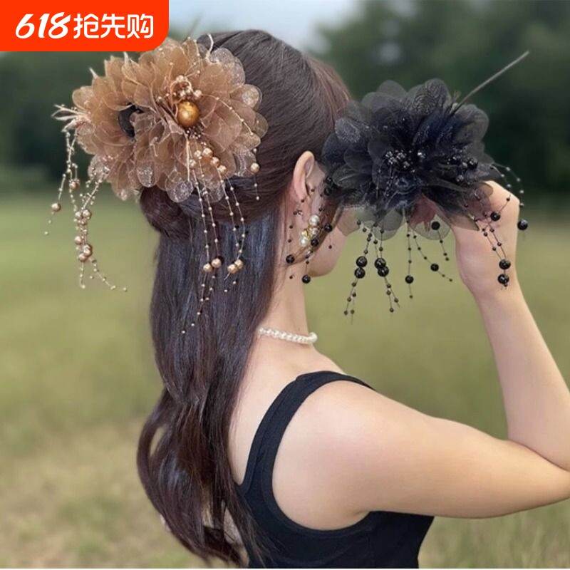 牡丹花羽毛流苏抓夹女高级感后脑勺显发量鲨鱼夹2025新款夹子头饰