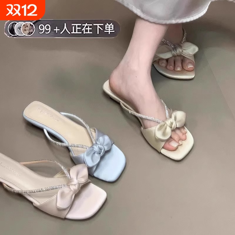 绝美法式低跟凉拖鞋女夏外穿2025新款配裙子仙女风一字拖水钻凉鞋