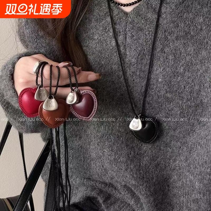 时尚博主fever同款皮质爱心项链网红小众高级感秋冬毛衣链配饰女