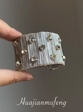 未来感~个性夸张银色闪钻宽边手镯新款小众设计开口手环手饰独特