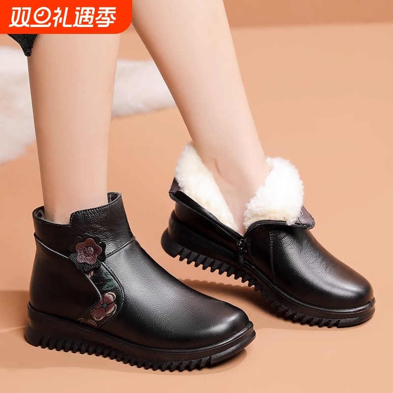2025冬季妈妈棉鞋真皮羊毛中老年人短靴加绒保暖软底防滑女鞋黑色
