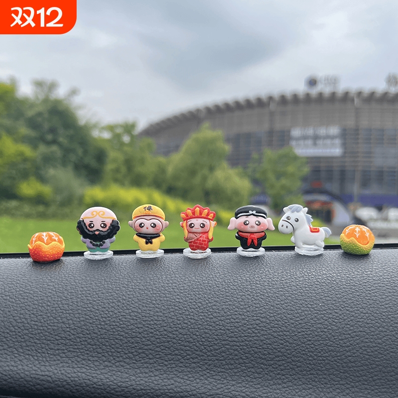 车载网红可爱西游记师徒汽车内中控台小公仔摆件电动车创意装饰品