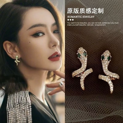 本命年金色灵蛇耳环女2025新款爆款气质耳钉高级感过新年百搭耳饰