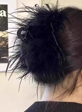 2025新款黑色羽毛抓夹女气质鸵鸟毛大号后脑勺头饰发饰鲨鱼夹发卡