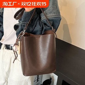 2060.bag韩版潮流水桶包女2024秋冬新款复古单肩包上班通勤腋下包