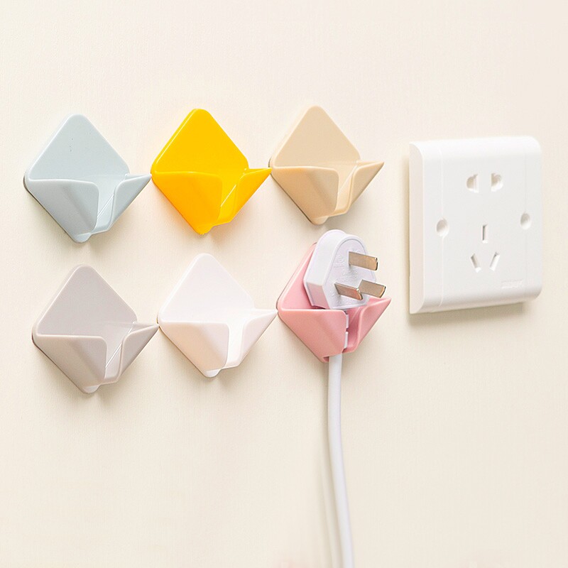 多功能插头挂钩创意墙上壁挂厨房免打孔粘贴插座收纳固定器承重