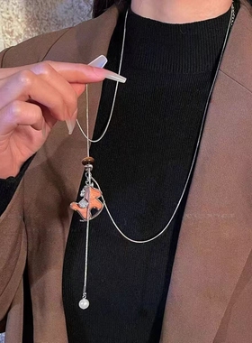 2025秋冬新款小马木纹高级吊坠长款毛衣链复古本命年好运精致配饰