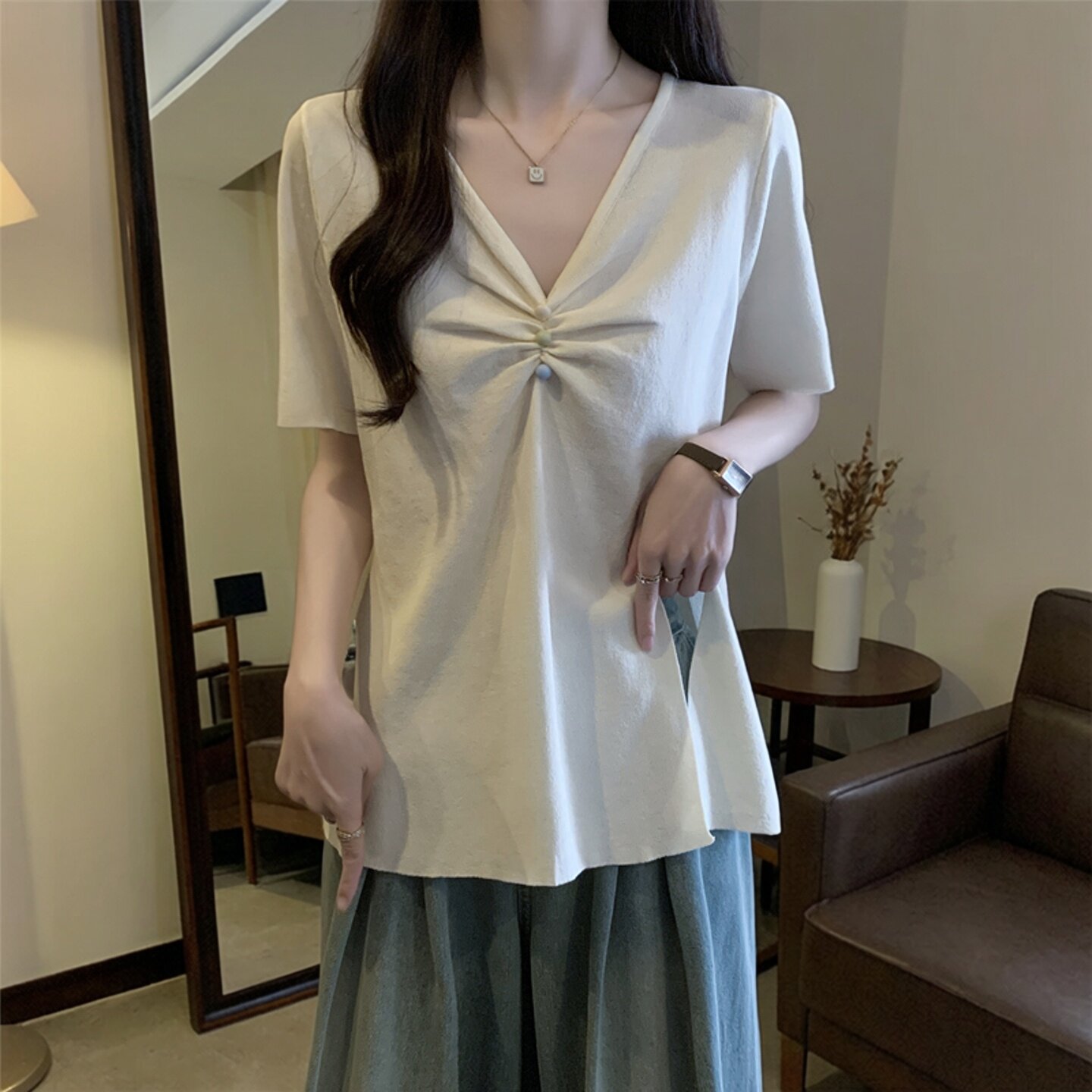 大码女装纯色V领纽扣褶皱开叉上衣女2026夏季新款甜美减龄宽松T恤