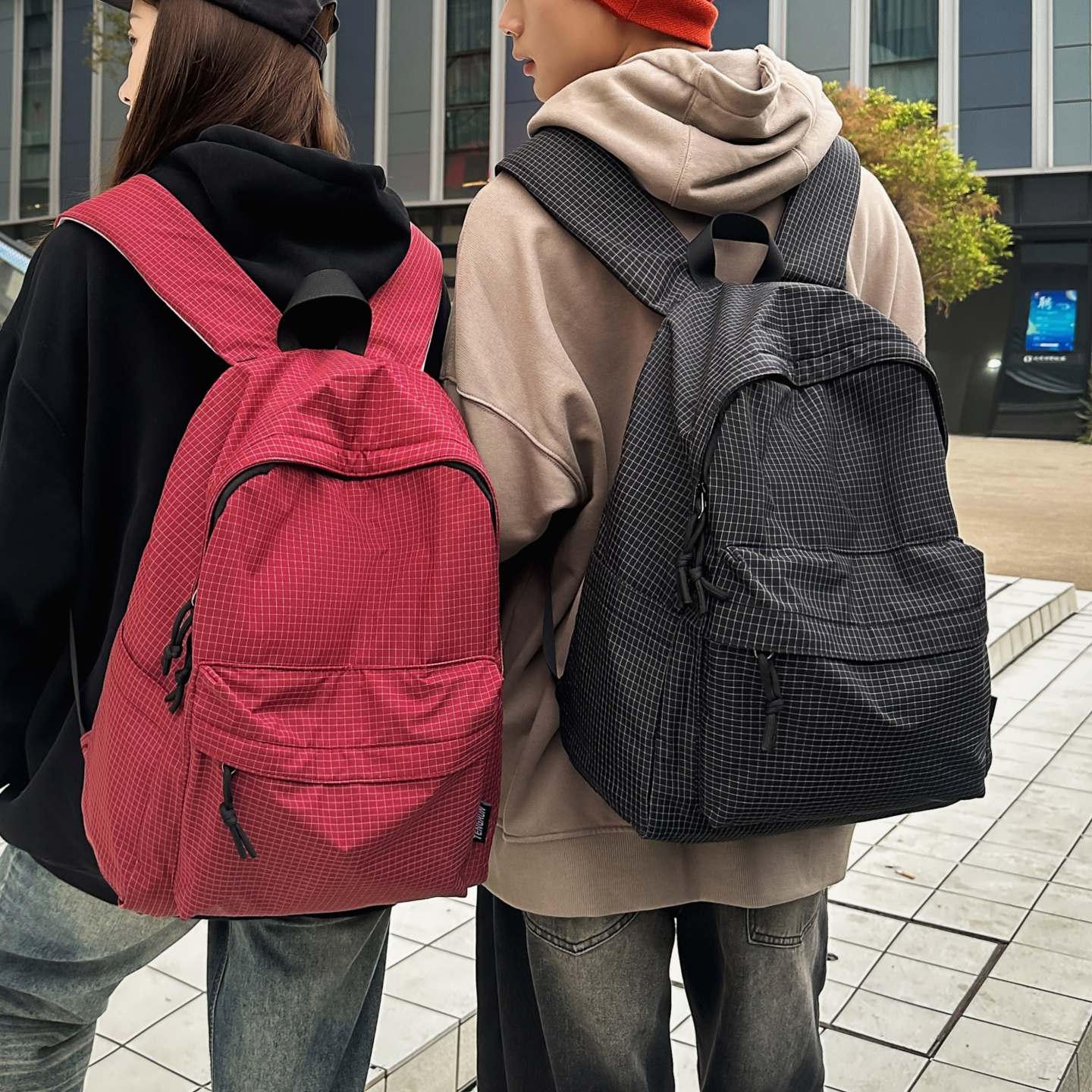 曼普森轻便减负大容量格纹双肩包