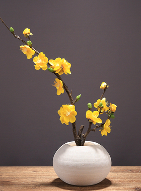 新中式风白色素烧陶瓷腊梅摆件