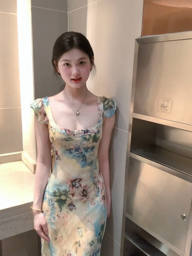 胖mm纯欲风法式方领印花连衣裙