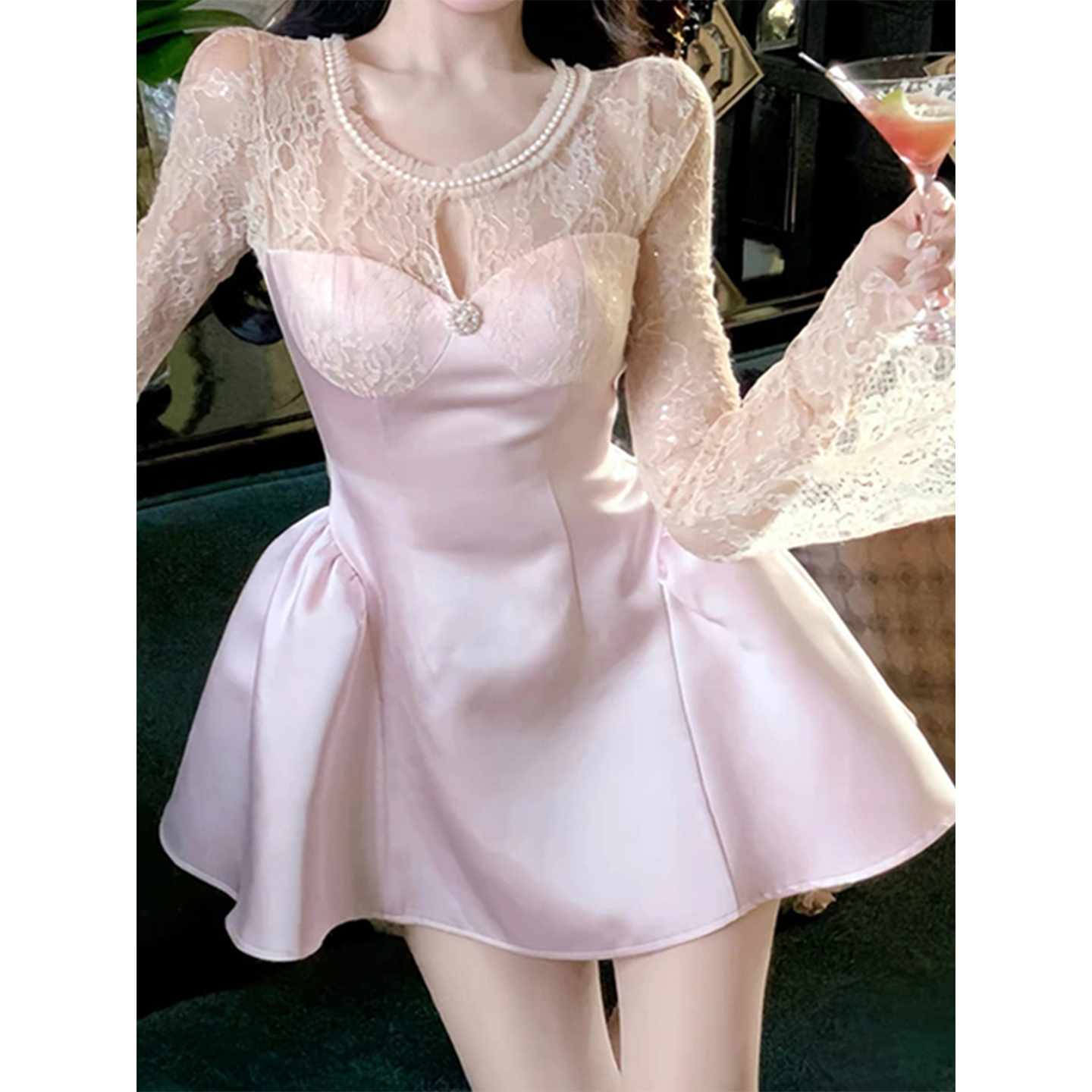 纯欲蕾丝拼接缎面连衣裙女