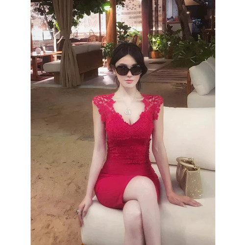 微胖法式性感修身V领蕾丝连衣裙