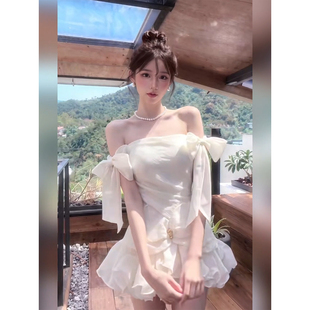 XZY 微胖法式千金风一字肩白色连衣裙女蝴蝶结荷叶边收腰蓬蓬短裙