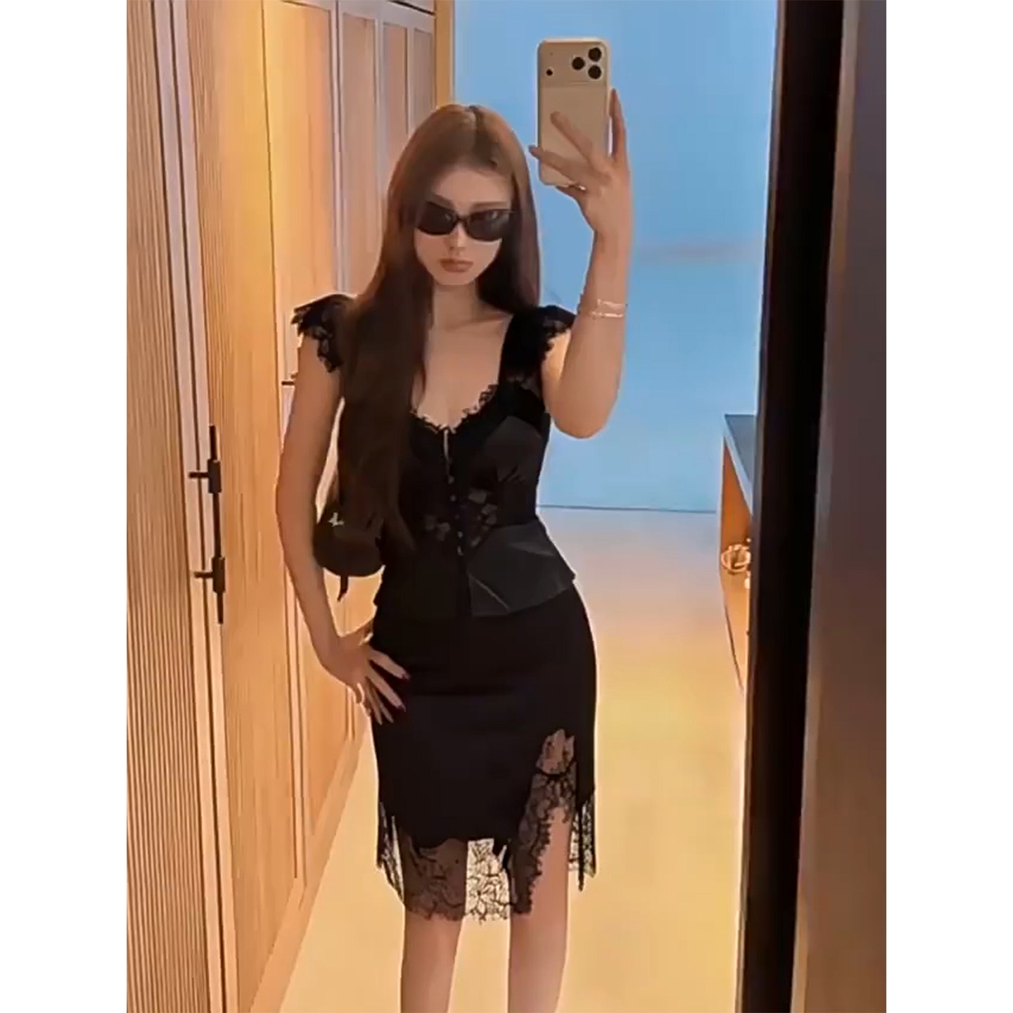 XZY 微胖性感辣妹黑色V领上衣女御姐风蕾丝拼接包臀半身裙两件套