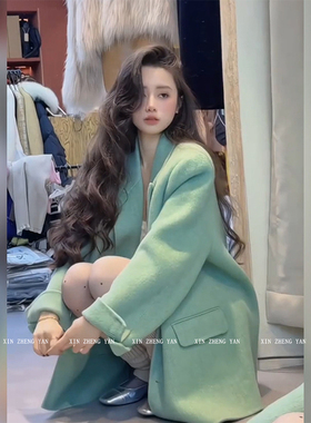 XZY/欣争艳 微胖mm韩系时尚高级感绿色大衣女秋冬宽松毛呢外套