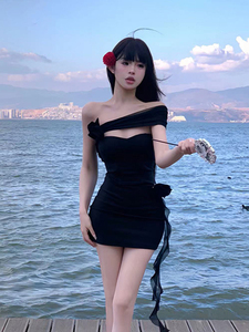 胖mm法式甜辣妹立体花朵露肩连衣裙女海边度假风绑带修身包臀短裙