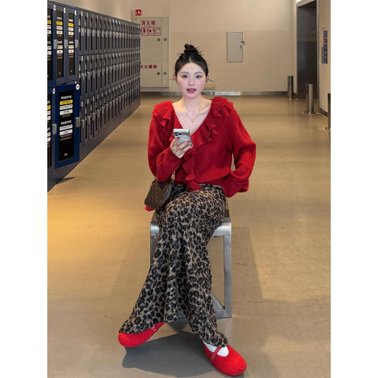 港风复古红色荷叶边V领针织衫