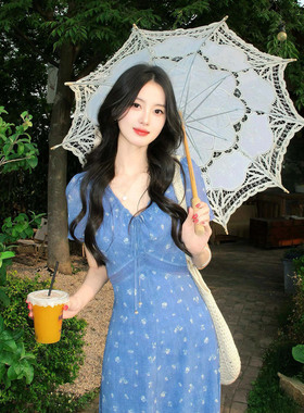 XZY 微胖茶歇法式蓝色碎花V领连衣裙女25年夏季甜美清新收腰长裙