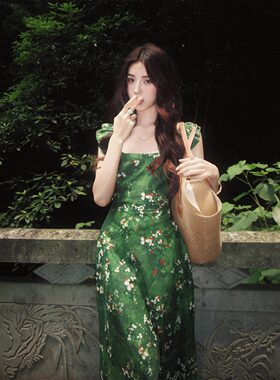 XZY 微胖法式复古绿色碎花小飞袖连衣裙女25年夏季森系度假风长裙