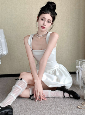 甜辣妹吊带连衣裙女仙女小个子法式气质蓬蓬短裙收腰无袖白色裙潮