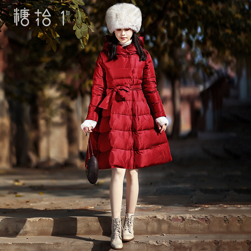 复古红色连帽加厚羽绒服