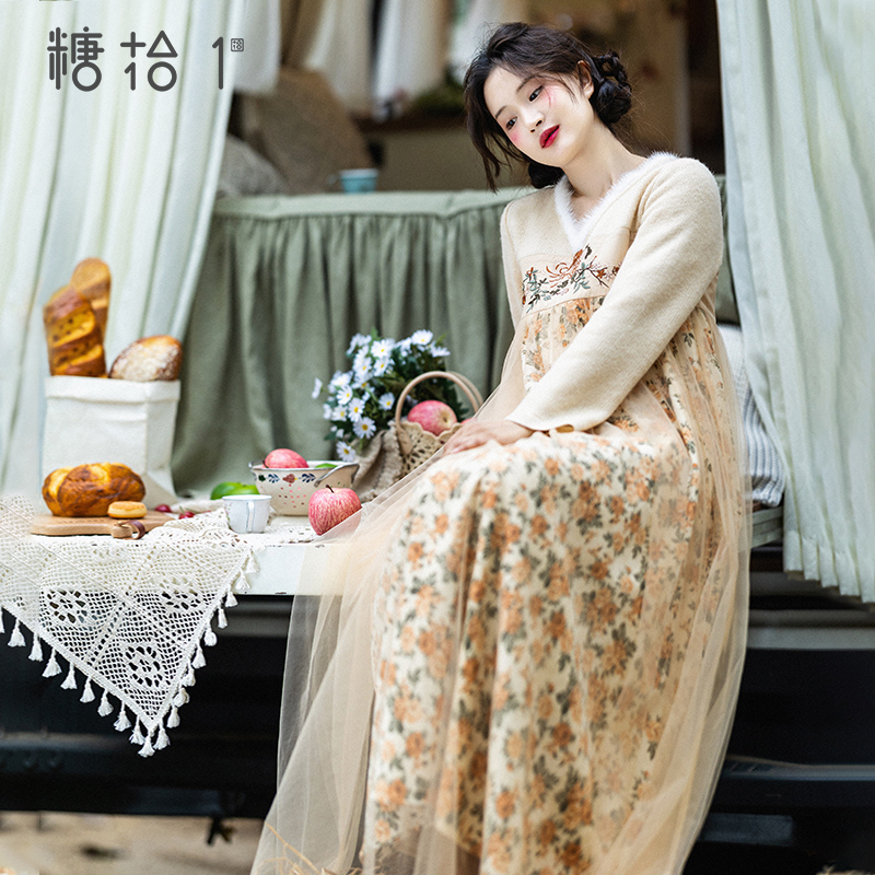 春秋季羊毛汉元素针织绣花裙女