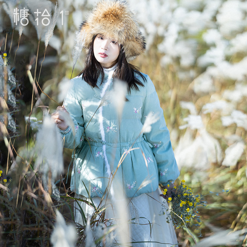 水貂毛短款羽绒服精美绣花立领