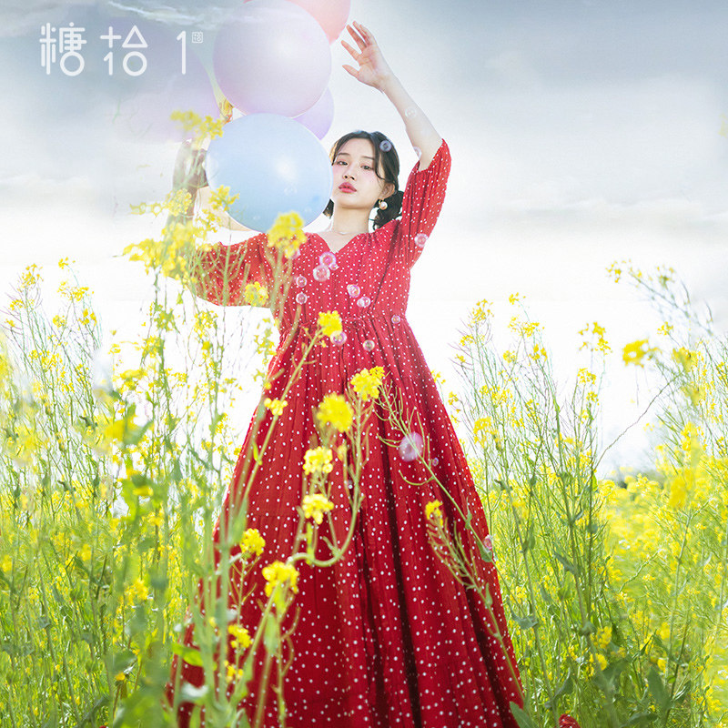 【莺啭花间】文艺V领红波点连衣裙收腰A字裙女2025年春雪纺印花裙