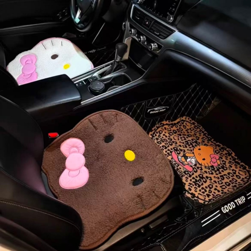 可爱kt汽车坐垫装饰秋冬季毛绒脚垫通用易洗防滑卡通车内装饰防脏