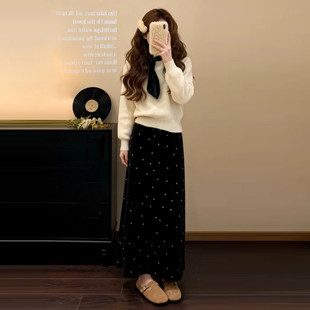 巨好看的针织连衣裙女冬季2025新款千金小个子香风修身套装长裙子