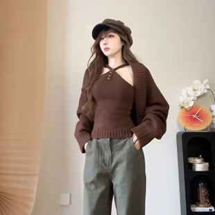港式复古性感咖色设计感长袖毛衣外套女秋冬修身叠穿挂脖吊带上衣