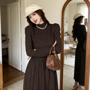 法式小香风加厚半高领长袖针织连衣裙女秋冬季特别漂亮掐腰长裙子