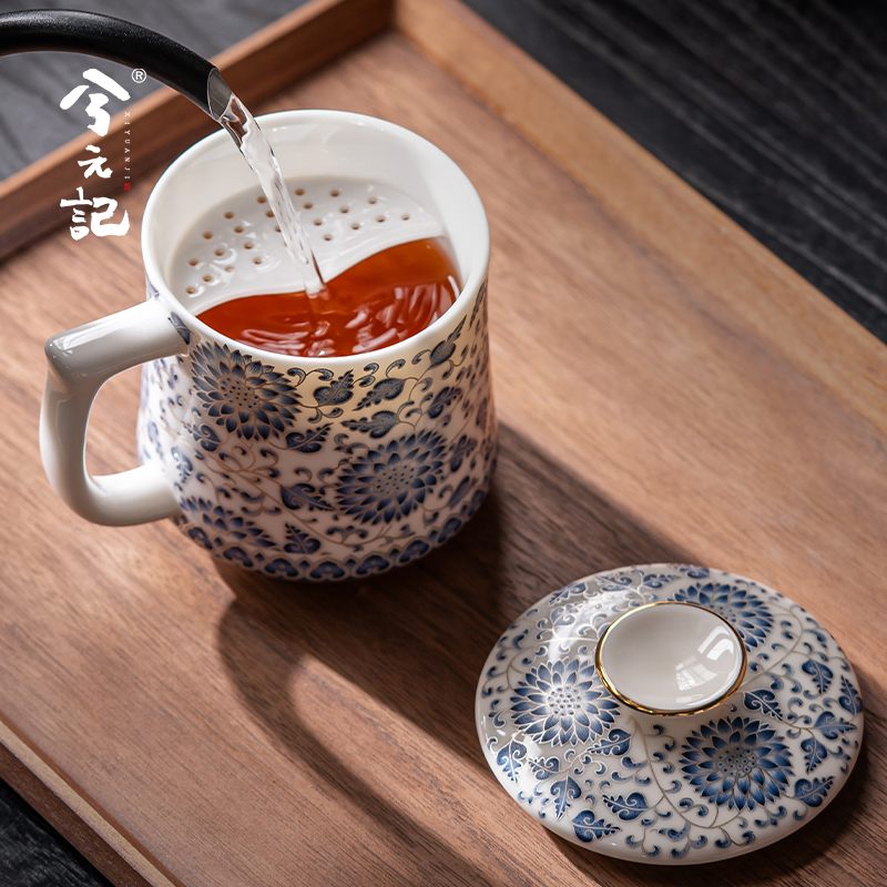 青花缠枝莲月牙杯过滤茶杯带盖子家用水杯泡茶杯羊脂玉白瓷办公杯