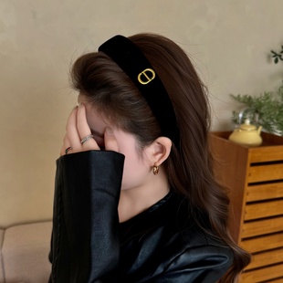 宽边字母发箍女秋冬简约丝绒黑色洗脸头箍压发发卡高颅顶发带头饰