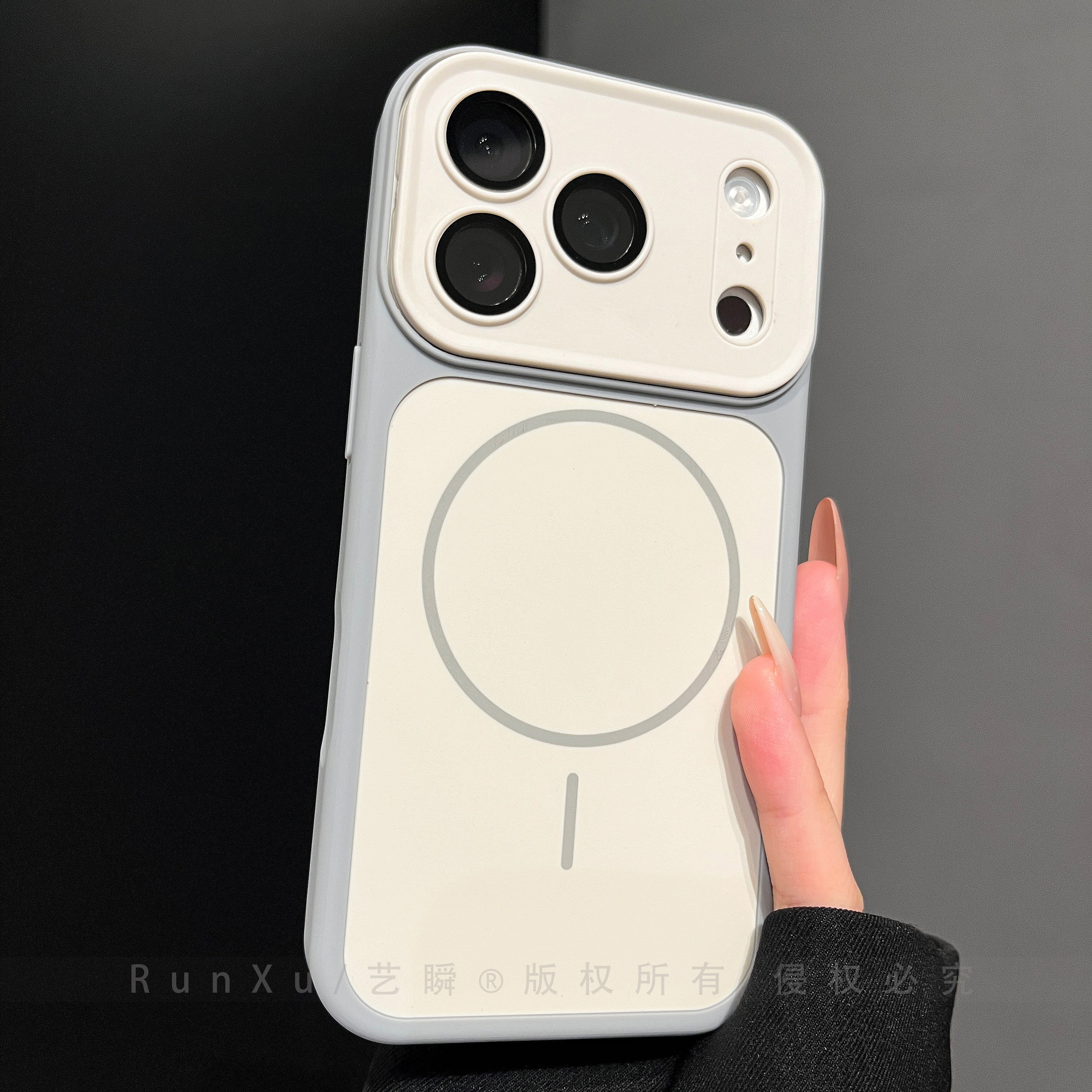 简约古董白大视窗磨砂肤感适用iPhone17ProMax磁吸手机