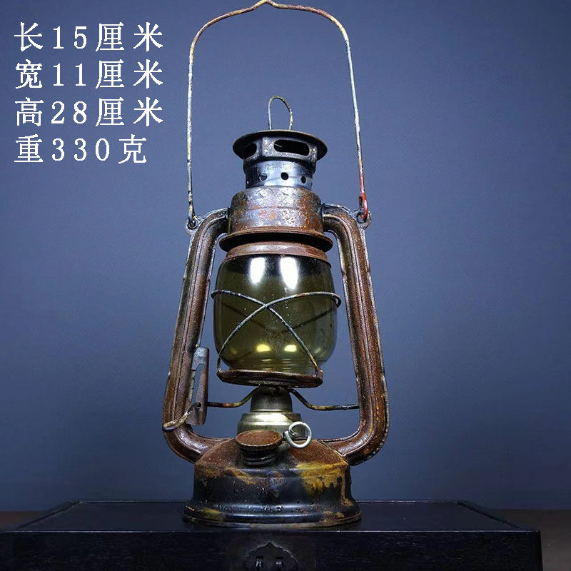 手提老式桐油灯照明复古怀旧