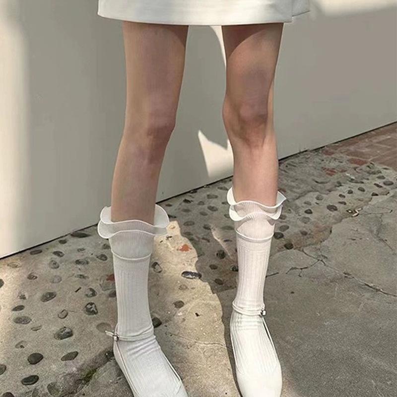 夏天超有艺术感的荷叶边中筒袜女
