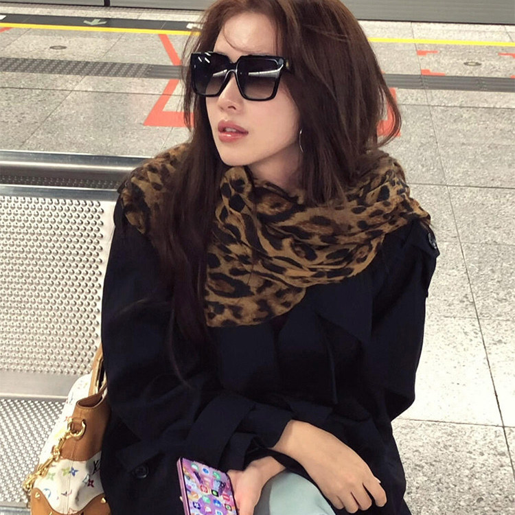 韩系复古棕色豹纹丝巾披肩女外搭配长条围巾系脖冬保暖高级感围脖