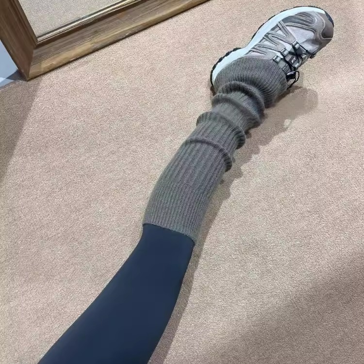 袜套穿搭超修饰腿型！保暖又时尚