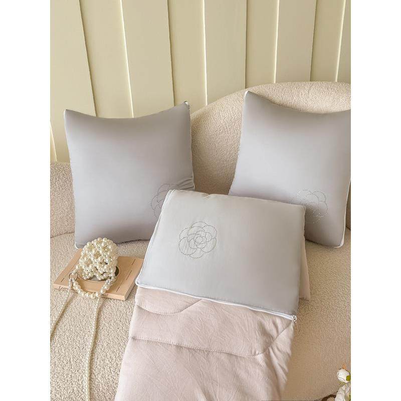 夏季时尚枕头被两用车高端折叠枕头小睡毯二合一空调被子