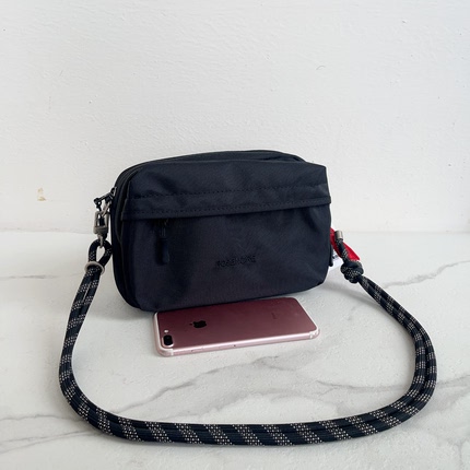 柜子货～男女同款大容量运动休闲户外单肩斜挎包轻便牛津布相机包