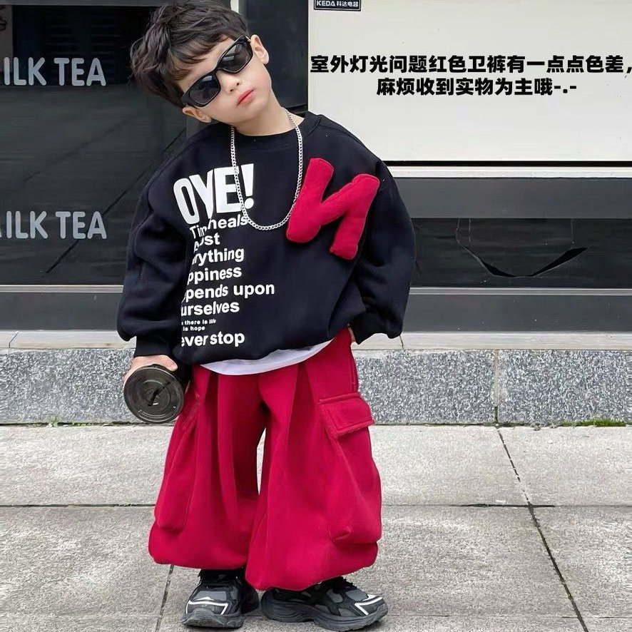 男童加绒套装2025秋冬季新款儿童帅气字母卫衣红色工装卫裤两件套