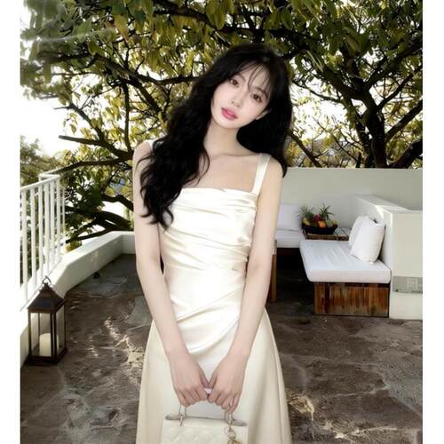 丝滑缎面褶皱吊带连衣裙女夏气质收腰订婚领证生日宴会敬酒服礼服