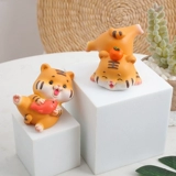 Творческий непослушный маленький тигр милый тигр интерьер ювелирные украшения тигр молодой зодиак -корзина мультфильм