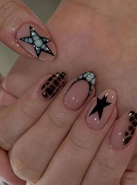 秋冬甜酷辣妹风穿戴甲短椭圆黑色星星黑法式蛇皮显白百搭美甲贴片