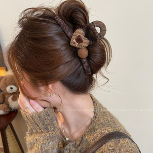 爱心小熊格纹抓夹蝴蝶结发夹女冬高级感鲨鱼夹后脑勺饱满百搭头饰
