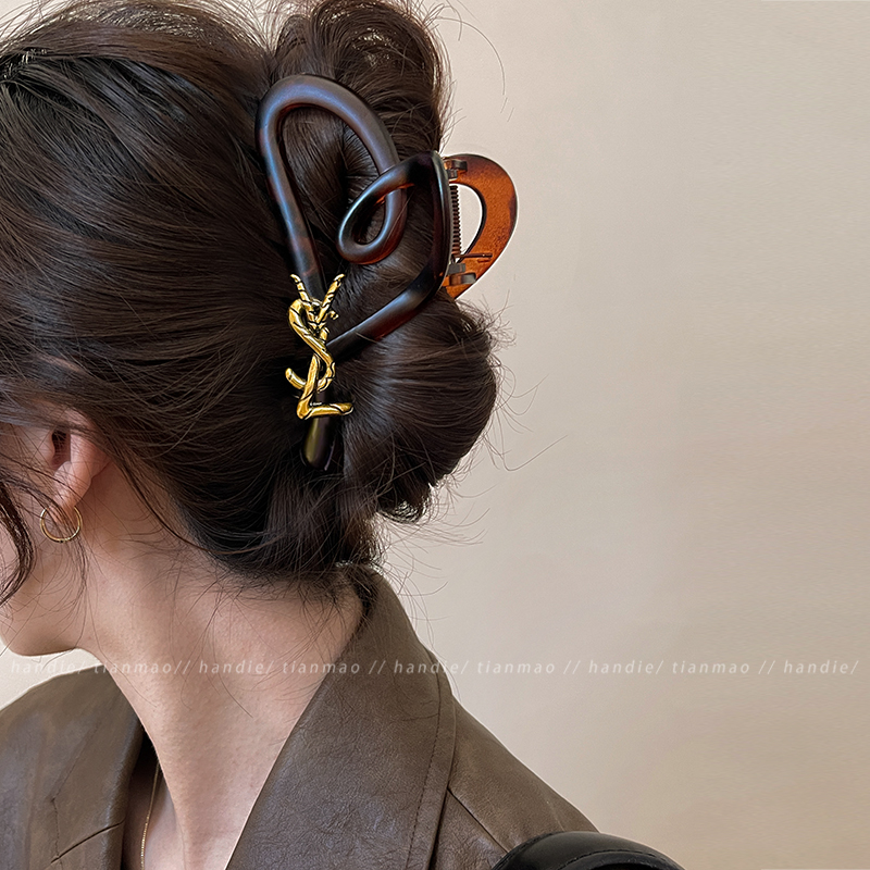 亚克力爱心字母抓夹女2025新款高端后脑勺大号高级感鲨鱼夹子头饰